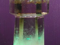 Quartz fumé sceptre inclusions arc en ciel